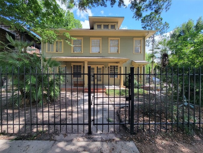 Building Photo - 815 Sul Ross St Unit 1