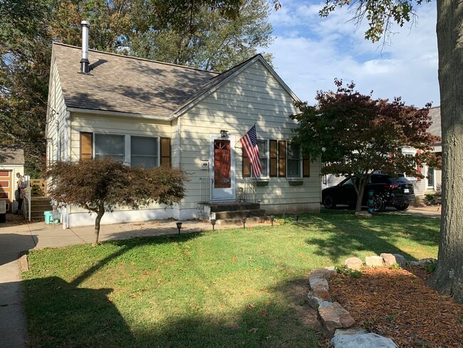 Photo - 221 Henderson St House