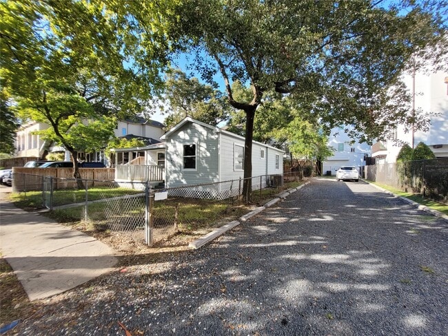 Building Photo - 4302 Dickson St Rental