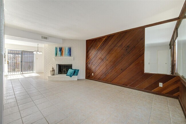 Photo - 14633 Perthshire Rd