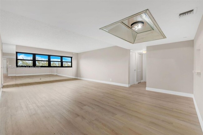 Building Photo - 3200 Port Royale Dr N Rental