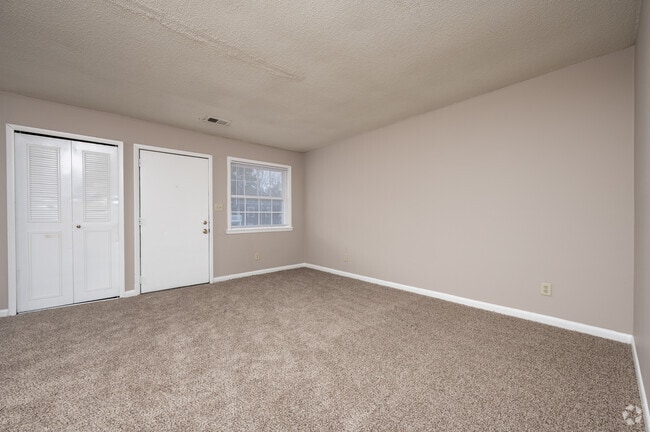 3BR, 1BA - 1,154SF - Living Room - Woodland Springs