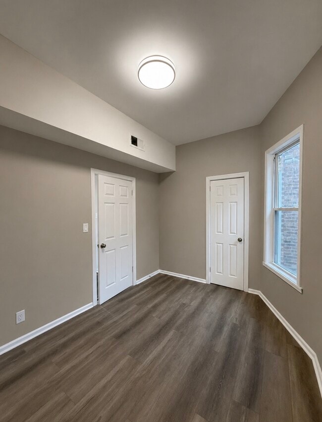 Building Photo - 7144 S Saint Lawrence Ave Unit 2