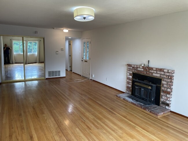 Photo - 1301 Brookview Dr