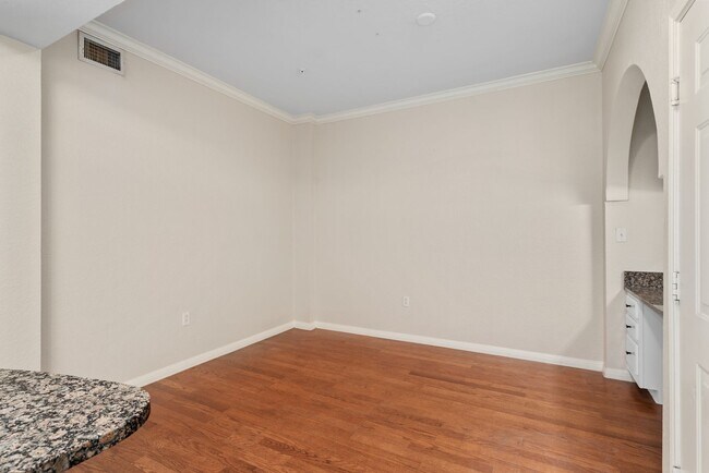 Photo - Spacious 2bed 2bath Condo in Downtown