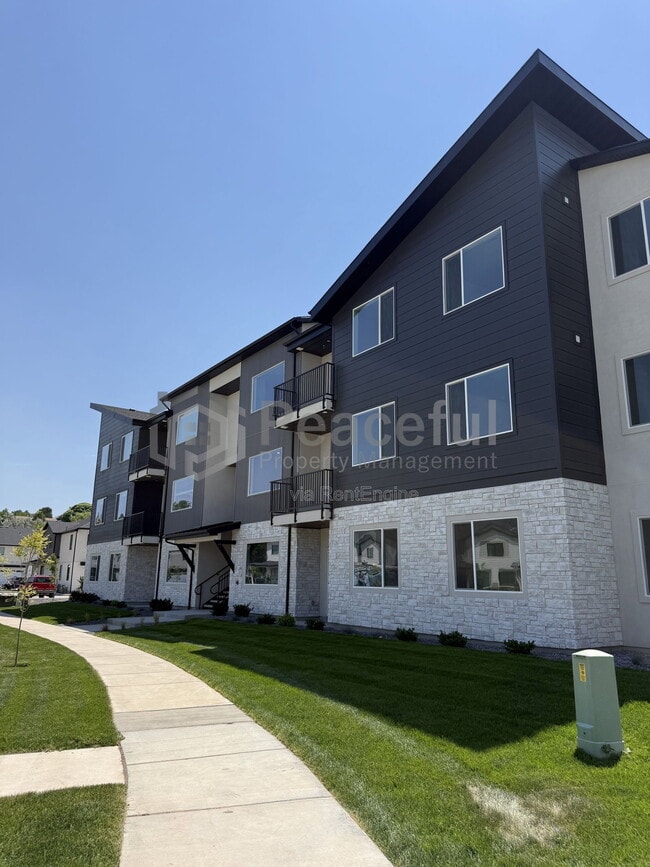 Building Photo - 272 E 850 S Unit 303