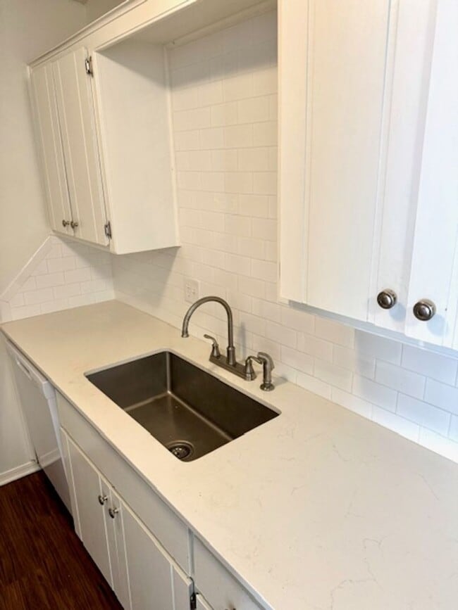 Photo - Beautiful updated interior 2 bedroom duple...
