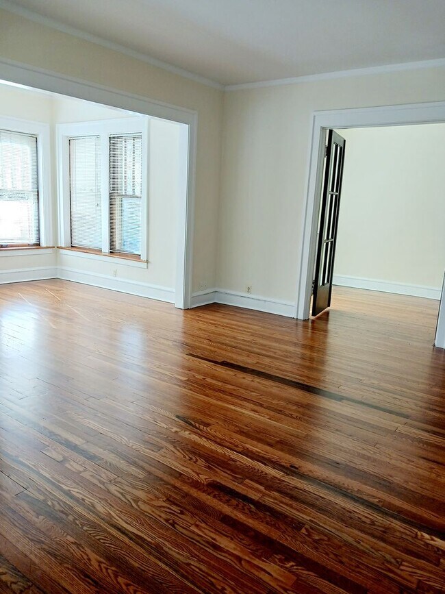 5752-58 N Winthrop Ave