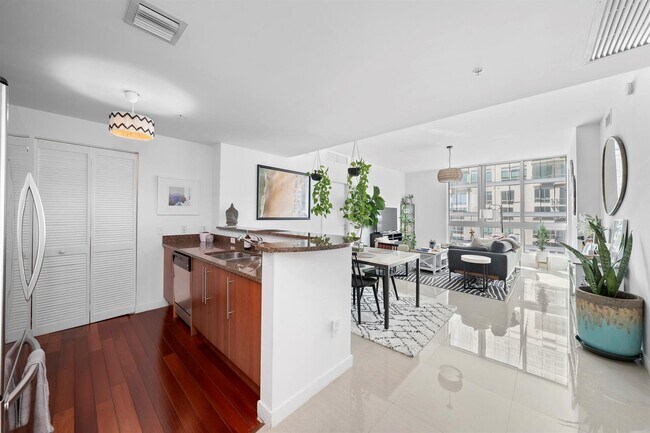 Photo - 300 S Biscayne Blvd