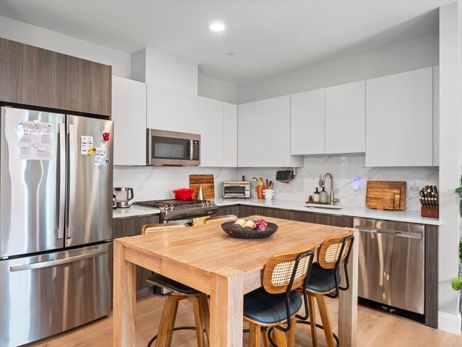 Building Photo - 9 Central St Unit 402