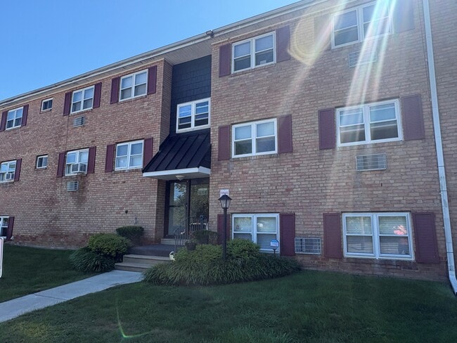 Building Photo - 335 E Lancaster Ave Unit # D-22