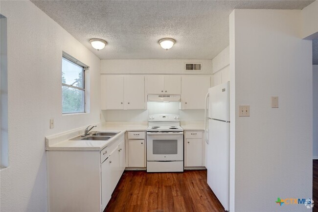 Building Photo - 748 Old Martindale Rd Rental
