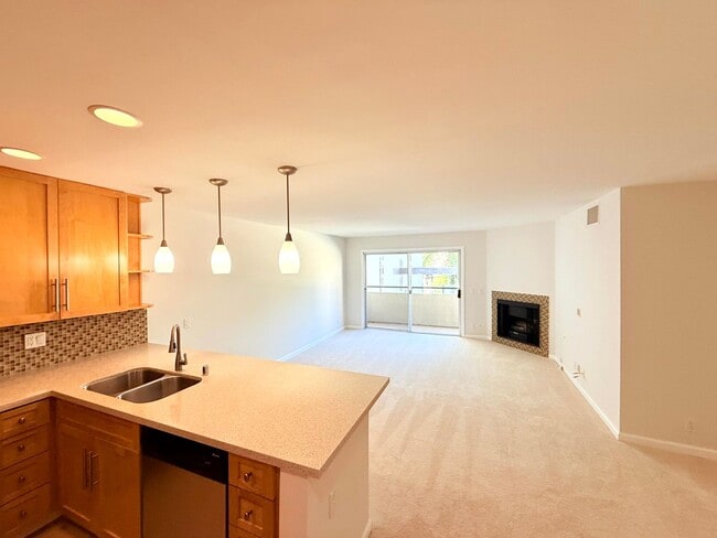 Photo - Fantastic Spacious 2 bed 2 bath condo in prime Sherman Oaks - Studio City with Pool and Gym! Unit 209