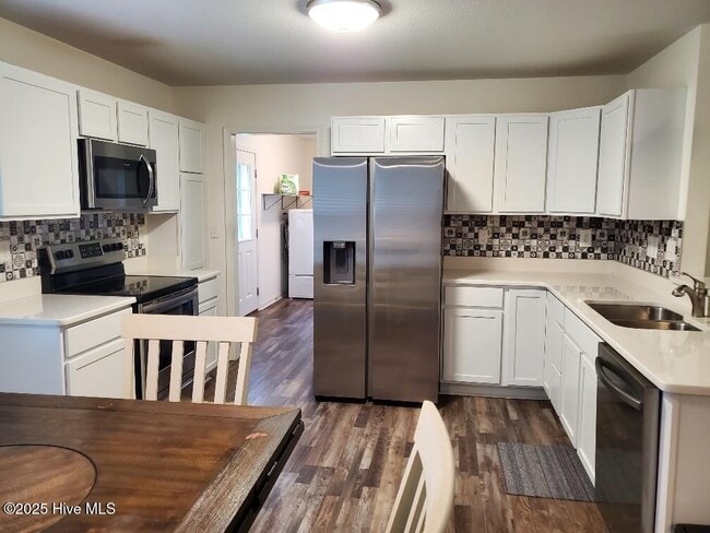 Photo - 1660 Warren Way