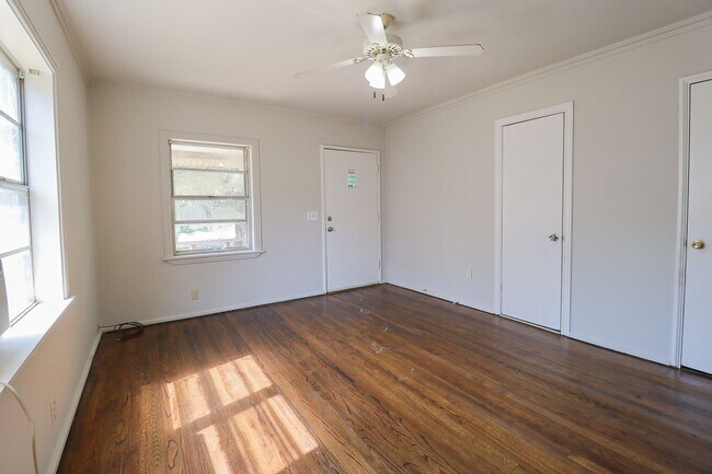 Photo - 1 Bedroom Duplex Available Immediately!