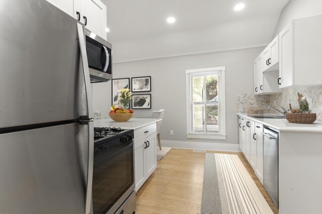 Photo - 233 N El Paso St