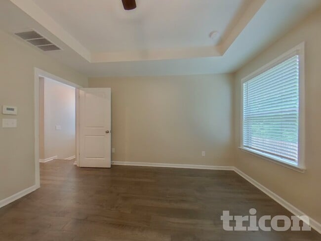 Photo - 180 Chapelcrest Ln