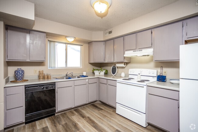 3BR, 2BA - 1,054 SF