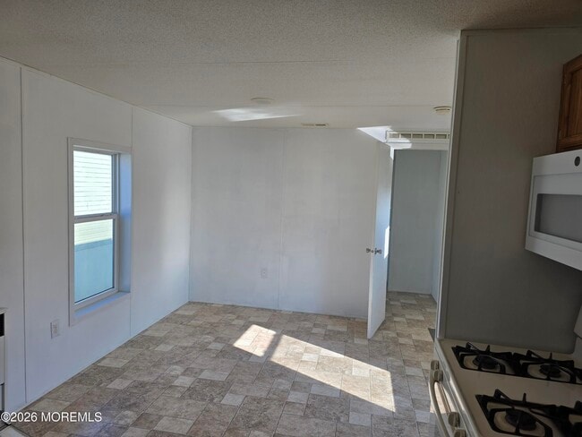 Photo - 469 S Green St