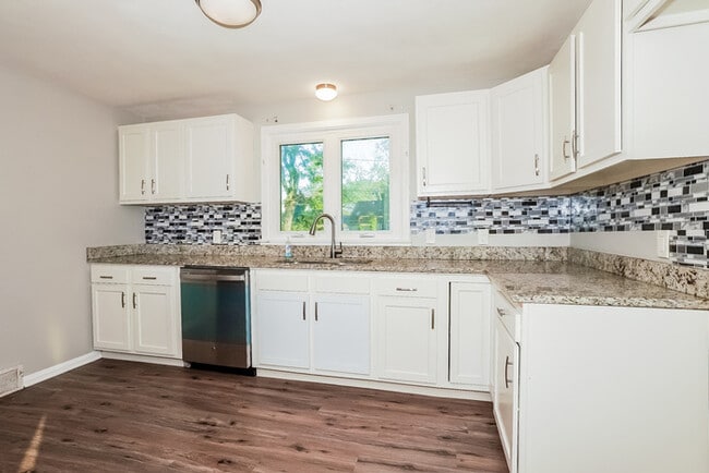 Photo - 2327 S Jefferson Blvd