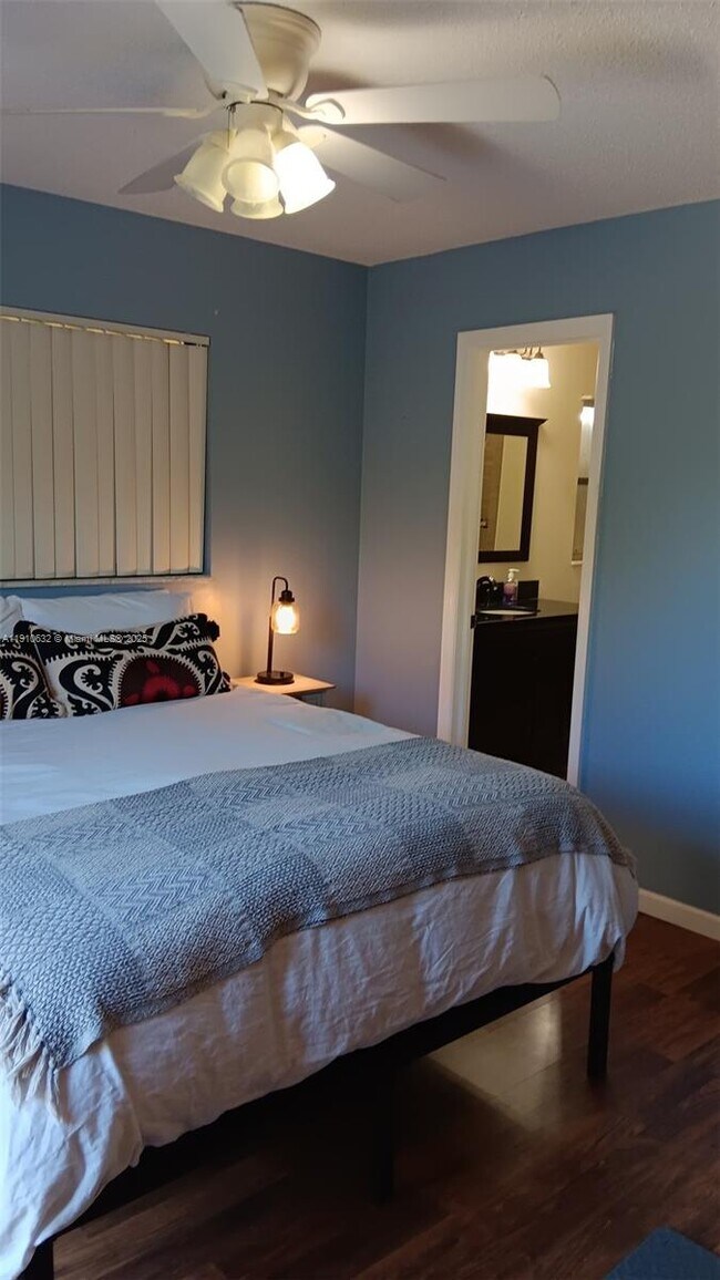 Photo - 2560 SW 11th St Unidad 1