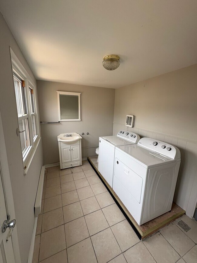 Photo - 75 Harry St