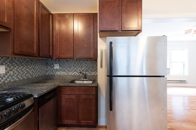 Photo - 3732 N Pine Grove Ave Unit J00W