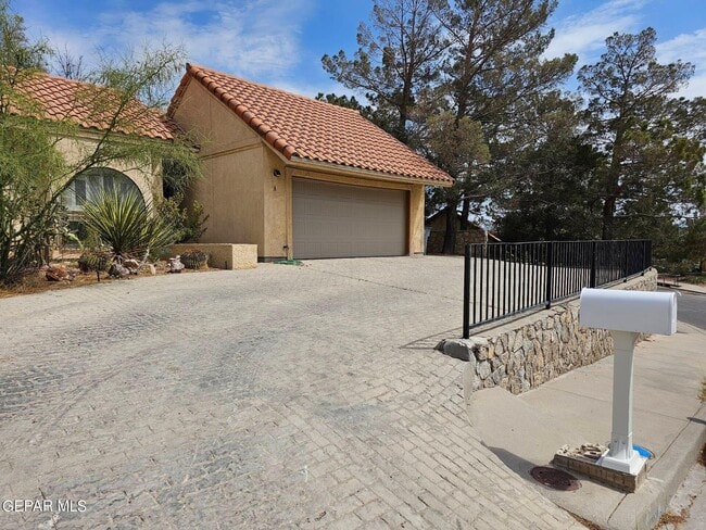 Building Photo - 4716 Sir Gareth Dr Rental
