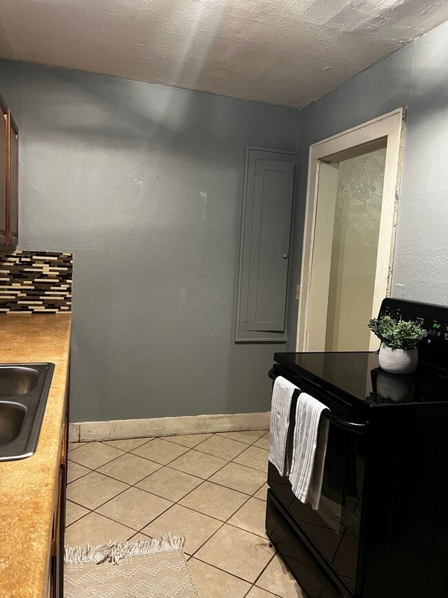 Photo - 3 Bed | 1.5 Bath Home - Fresh Paint, Updated Lighting, New Windows & Blinds + Refrigerator!