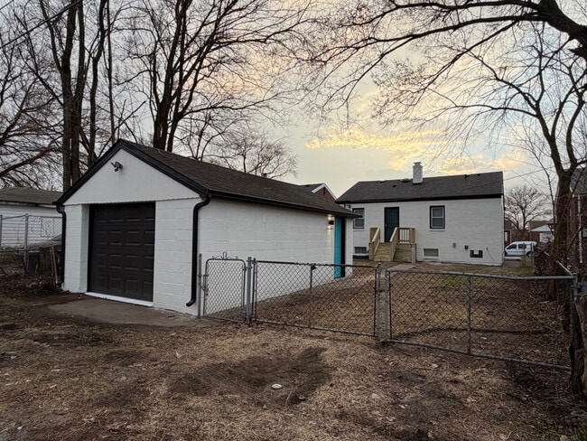 Photo - 3631 Johnson St