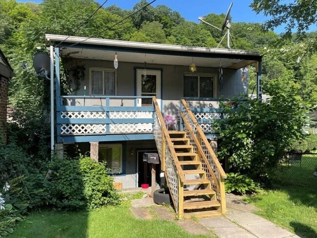Building Photo - 1156 North Ave Unit C Rental
