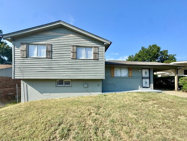 Building Photo - 784 Western Park Dr