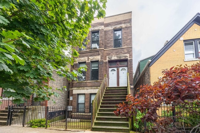 Photo - 2031 W Moffat St Unit 2