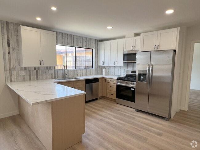 Building Photo - 3867 Huron Ave Unit 4 Rental