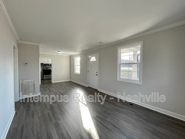 Photo - 109 W Trinity Ln