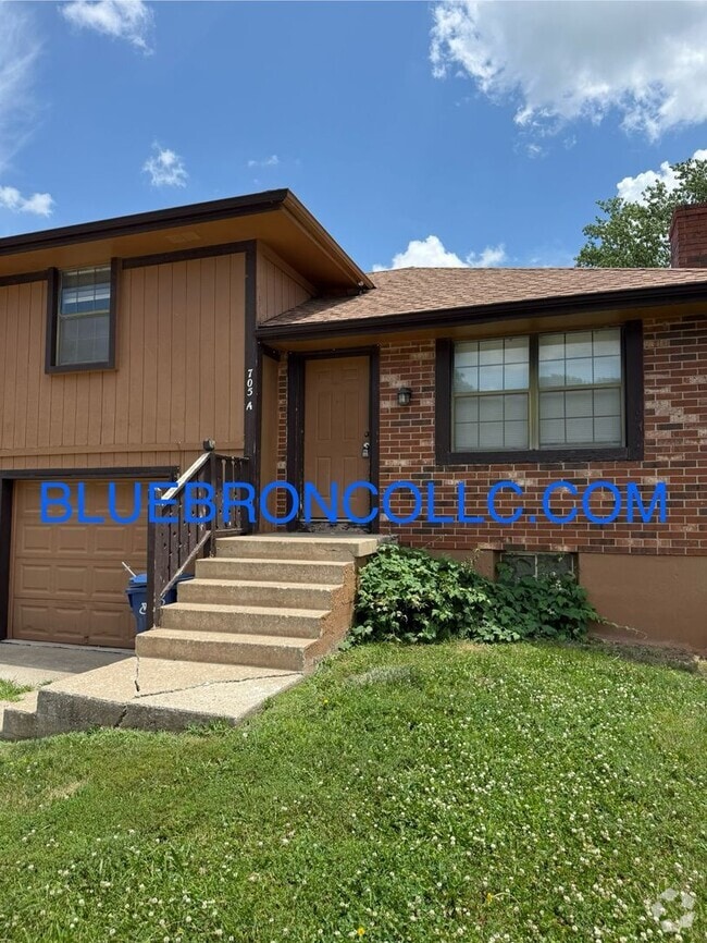 Building Photo - Spacious 3-Bed, 2-Bath Multi-Level Home in...