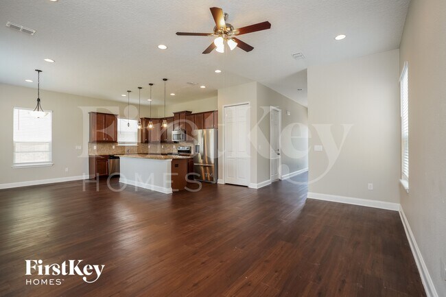 Photo - 423 Mahoney Lp