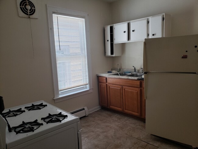 Photo - 9524 S Commercial Ave Unidad 2nd floor front