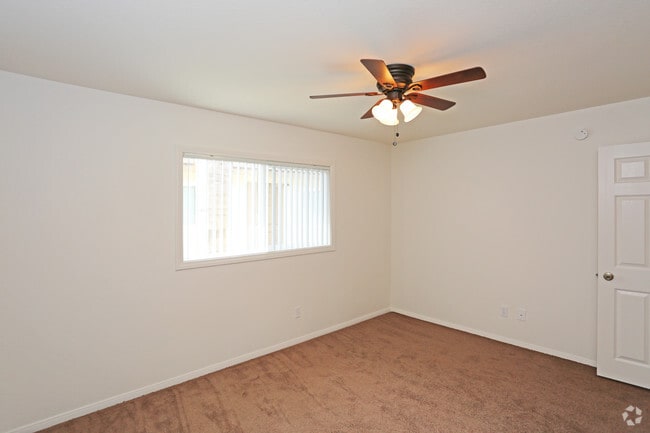 2BD, 1BA - 675 SF - Palm Garden Apartments