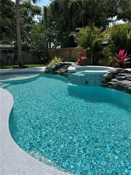 Photo - 912 Jasmine Ln