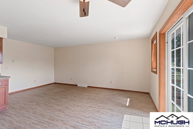 Photo - 527 Northridge Dr