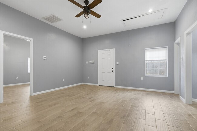 Photo - 324 Johnson St