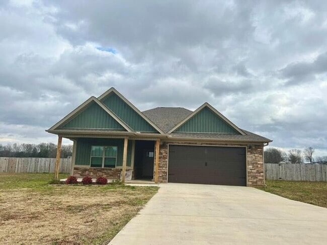 Building Photo - Beautiful Home just West of Athens