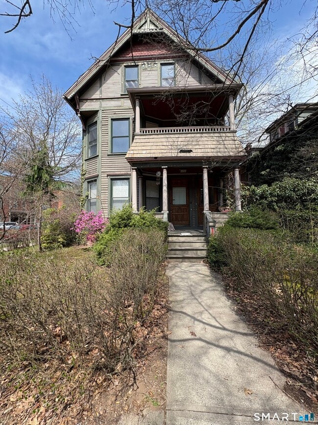 Building Photo - 799 Elm St