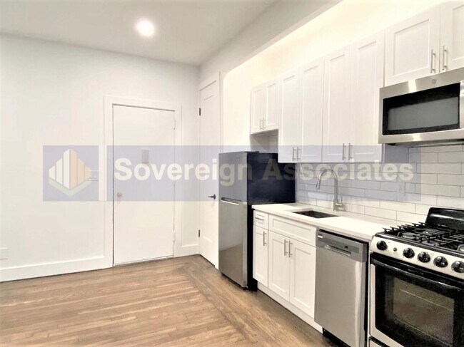 Building Photo - 45 Tiemann Pl