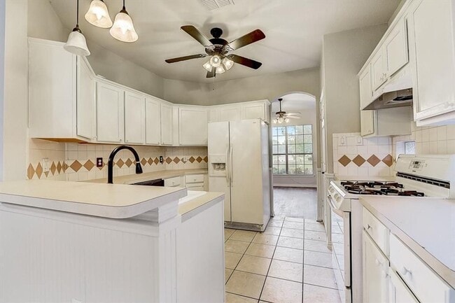 Photo - 200 Courtney Ln