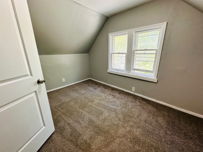 Building Photo - 8710 Vineyard Ave Rental