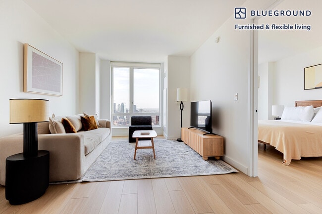 Building Photo - 1-15-15 57th Ave Rental