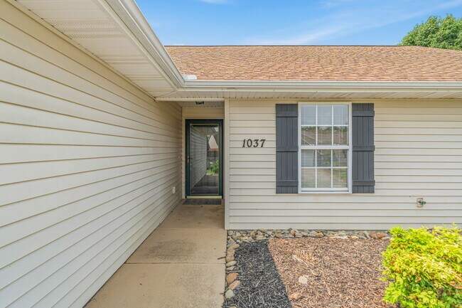 Photo - 1037 Stones Throw Ln