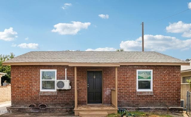 Building Photo - 5616 N Gladys Ave